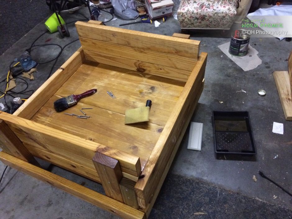 Sealing a wooden worm bin with natural wood oil
