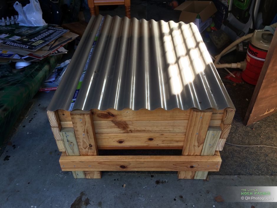 Trying a corrugated roofing sheet for a wooden worm bin lid